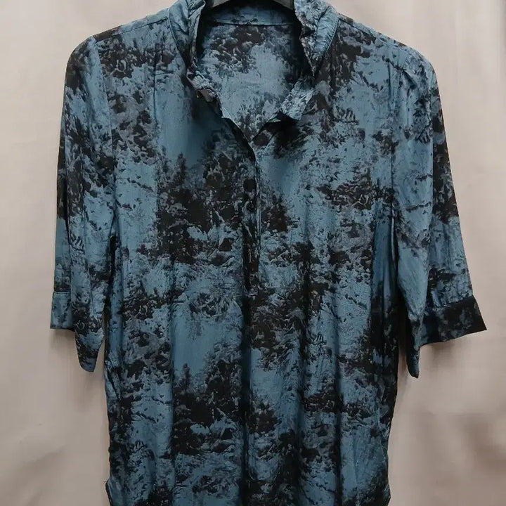 [BUNJANG] Blue/Black Pattern Short Sleeve Rayon Blouse - Size S / 블루/블랙 패턴 반팔 인견 블라우스 S