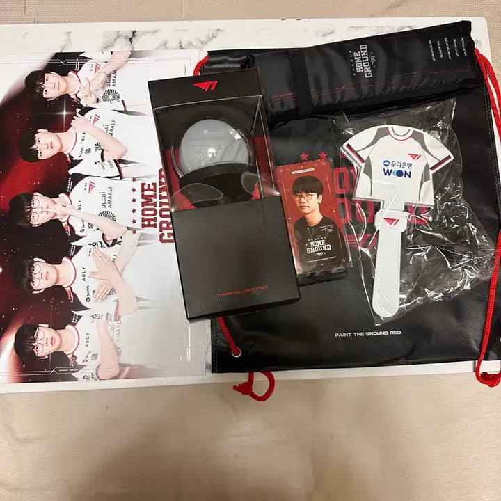 [BUNJANG] T1 Official Cheering Stick + Homeground Day 1 Ticket Bundle Set (Sealed) / [미개봉] T1 응원봉 + 홈그라운드 25일 티켓 총 2세트 팝니다.