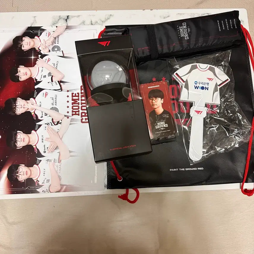[BUNJANG] T1 Official Cheering Stick + Homeground Day 1 Ticket Bundle Set (Sealed) / [미개봉] T1 응원봉 + 홈그라운드 25일 티켓 총 2세트 팝니다.