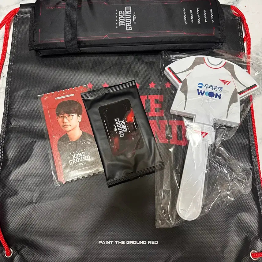 [BUNJANG] T1 Official Cheering Stick + Homeground Day 1 Ticket Bundle Set (Sealed) / [미개봉] T1 응원봉 + 홈그라운드 25일 티켓 총 2세트 팝니다.
