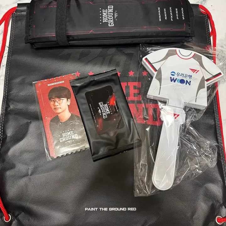 [BUNJANG] T1 Official Cheering Stick + Homeground Day 1 Ticket Bundle Set (Sealed) / [미개봉] T1 응원봉 + 홈그라운드 25일 티켓 총 2세트 팝니다.