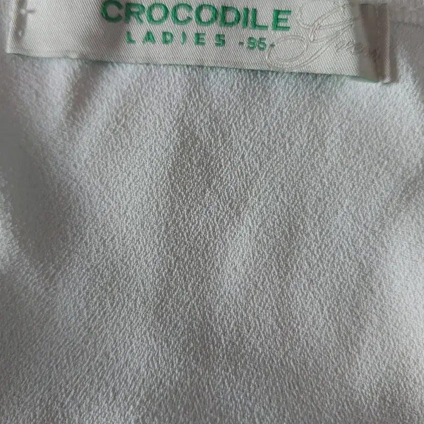 [BUNJANG] Crocodile Print Short Sleeve Blouse Size 95 / 크로커다일 프린트 반팔 블라우스 95