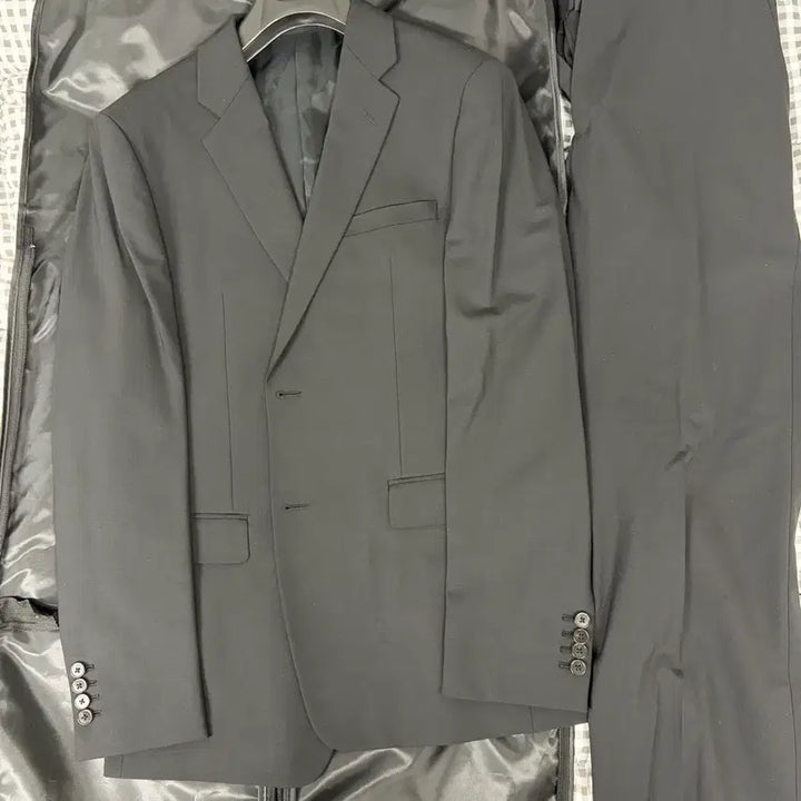 [BUNJANG] Theory New Taylor Jacket (Size 42) &amp; Lawrence Fit Pants (Size 31) / [42/31] 띠어리 뉴테일러 셋업 블랙