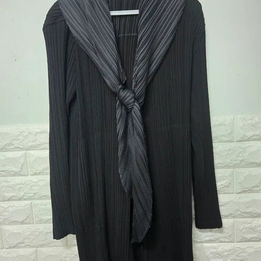 [BUNJANG] Issey Miyake Pleats Scarf Cardigan Black / 이세이미야케 플리츠 스카프 가디건
