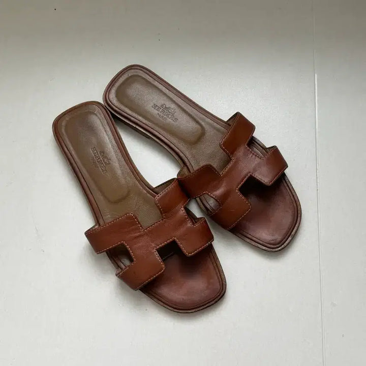 [SOLD OUT] 에르메스 오란 슬리퍼 샌들 브라운 골드 36 230