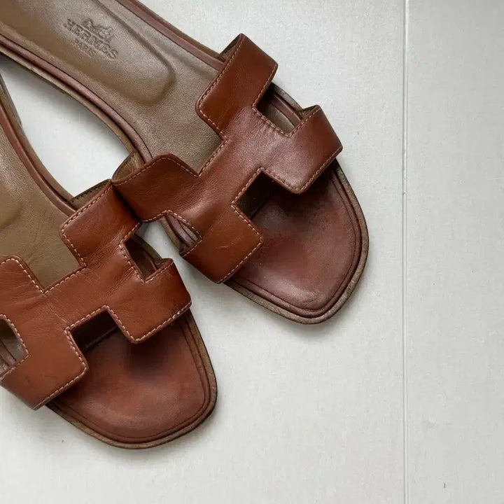 [SOLD OUT] 에르메스 오란 슬리퍼 샌들 브라운 골드 36 230