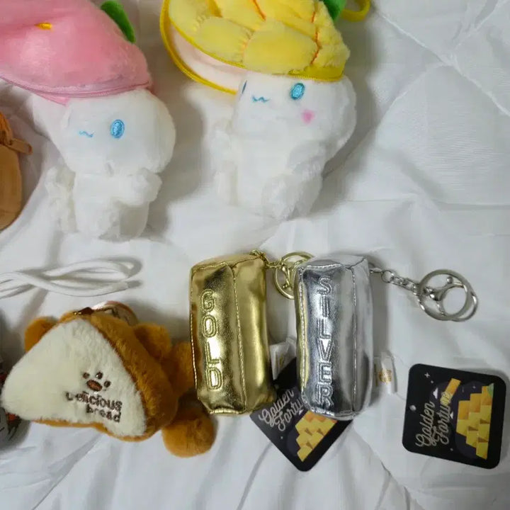 [BUNJANG] Hello Kitty Coin Purse Keyring Gold/Silver Charm / 동전지갑 키링 짱구 인형 골드 실버 열쇠고리 가방걸이 핼로키티