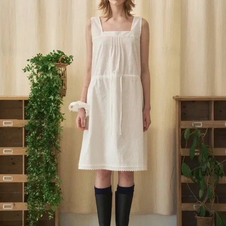 [BUNJANG] VEMIN.CO Square Neck Lace Sleeveless Dress / 벤시몽 스퀘어넥 레이스 나시 원피스 새상품