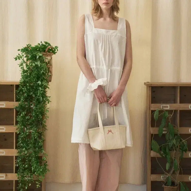 [BUNJANG] VEMIN.CO Square Neck Lace Sleeveless Dress / 벤시몽 스퀘어넥 레이스 나시 원피스 새상품