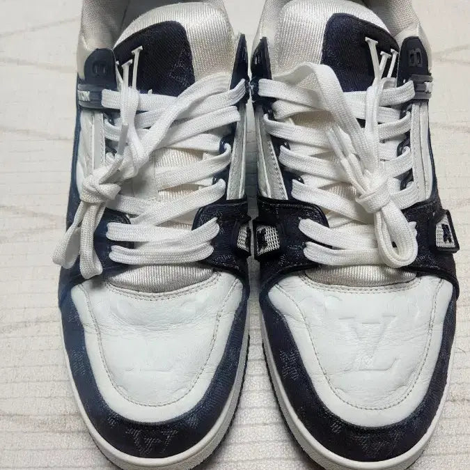 [BUNJANG] Louis Vuitton LV Trainer Sneakers White/Black / 루이비통 LV 트레이너 스니커즈 화이트/블랙