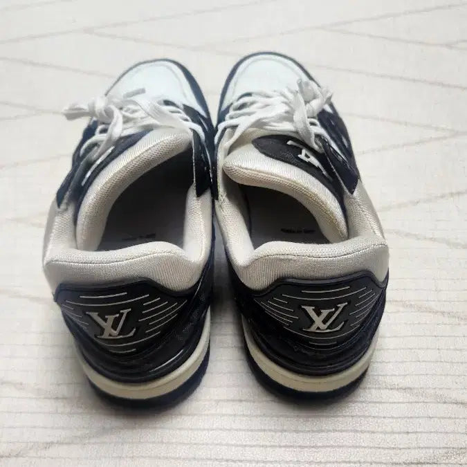 [BUNJANG] Louis Vuitton LV Trainer Sneakers White/Black / 루이비통 LV 트레이너 스니커즈 화이트/블랙
