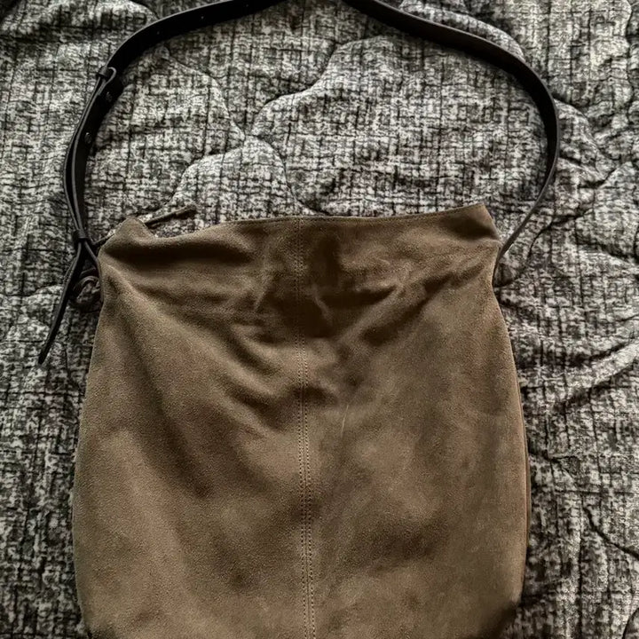 [BUNJANG] Mardi Mercredi Suede Nook Bag Taupe / 마지언타이틀 스웨이드 누크백 토프
