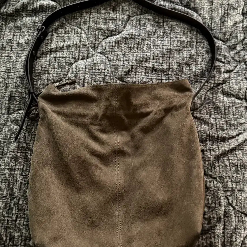[BUNJANG] Mardi Mercredi Suede Nook Bag Taupe / 마지언타이틀 스웨이드 누크백 토프