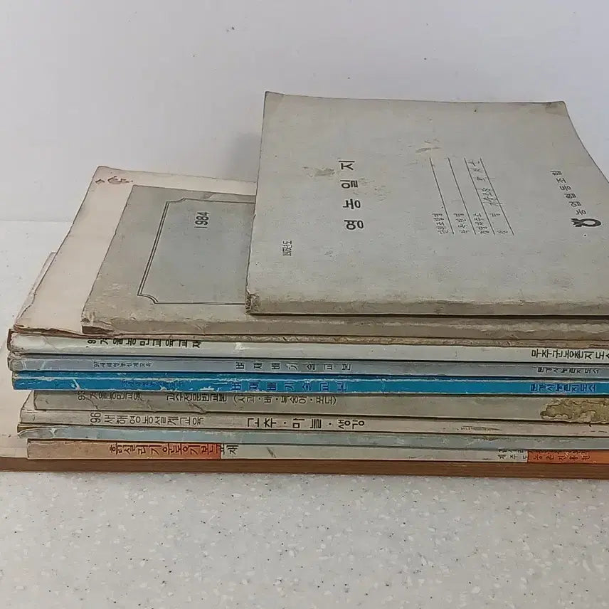 [BUNJANG] Vintage Rural Education Materials Collection: Farming Diaries and Manuals (11 Volumes) / 근대사 수집 자료 옛날 농촌 교본 영농일지 농민교재 11권