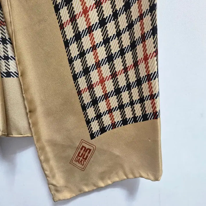 [SOLD OUT] 닥스 실크 스카프 핑크 베이지 체크 패턴