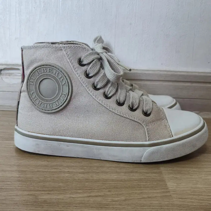 [BUNJANG] Burberry Kids Canvas High-Top Sneakers Size 31 (195) / 버버리키즈 캔버스 하이탑 스니커즈 31. 국내195