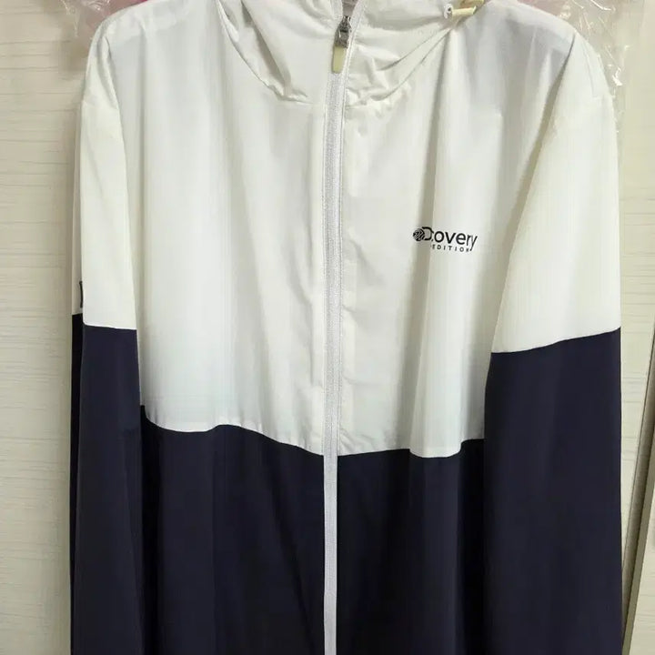 [BUNJANG] Discovery Expedition Windbreaker Navy/White Size 100 / 디스커버리 바람막이 100 네이비/화이트