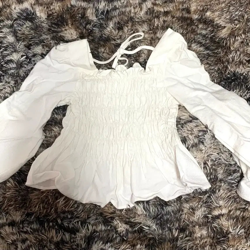 [BUNJANG] White Semi-Crop Smocked Blouse / 여름옷 //화이트 세미 크롭 스모크 블라우스
