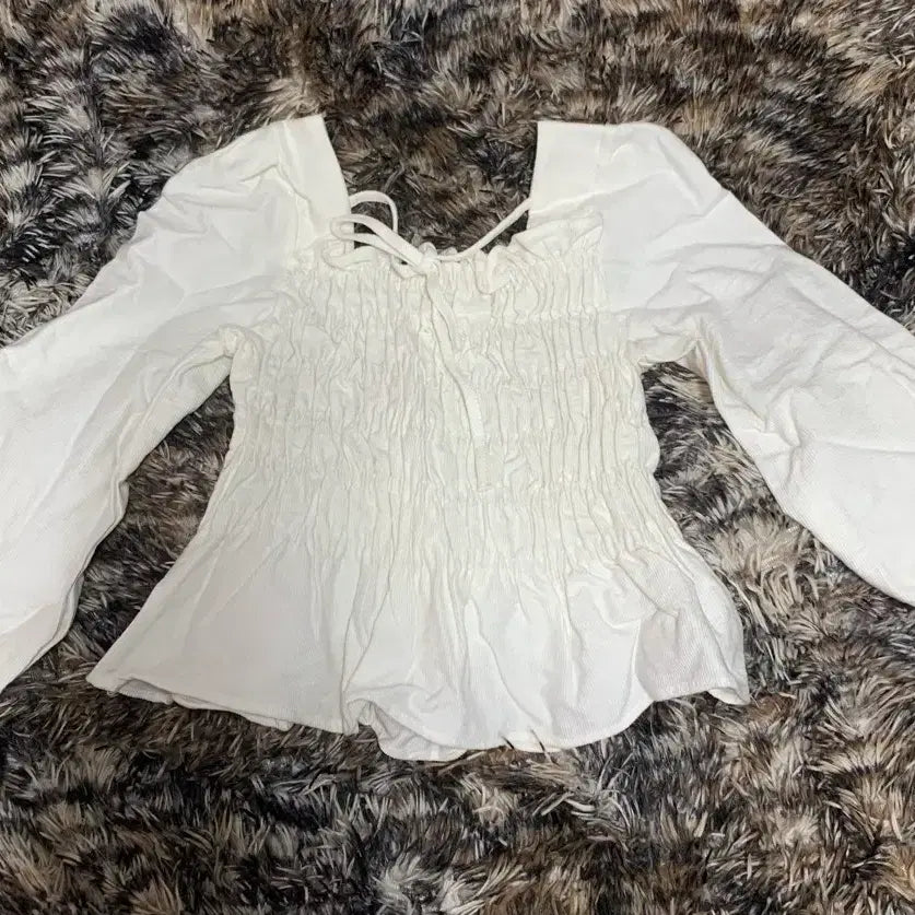 [BUNJANG] White Semi-Crop Smocked Blouse / 여름옷 //화이트 세미 크롭 스모크 블라우스