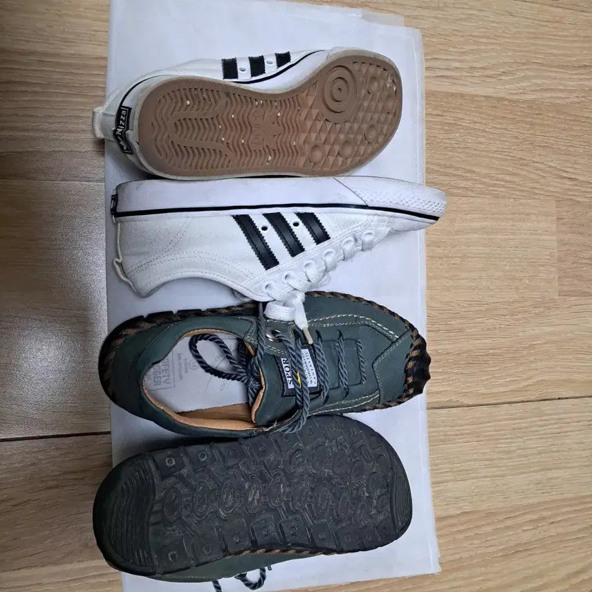 [BUNJANG] Adidas White Sneakers / 아디다스 흰색 스니커즈 + 그린색 운동화240