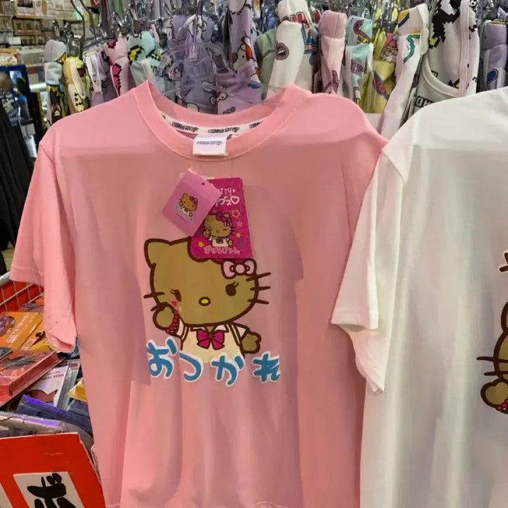 [BUNJANG] Sanrio Tanning Kitty Short Sleeve T-Shirt (White/Pink) / 산리오 태닝키티 반팔 티셔츠 (화이트/핑크) 정품