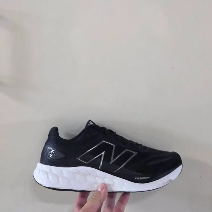 [BUNJANG] New Balance Fresh Foam 680v8 Running Shoes / [280] 뉴발란스 프레쉬폼 680V8 블랙화이트