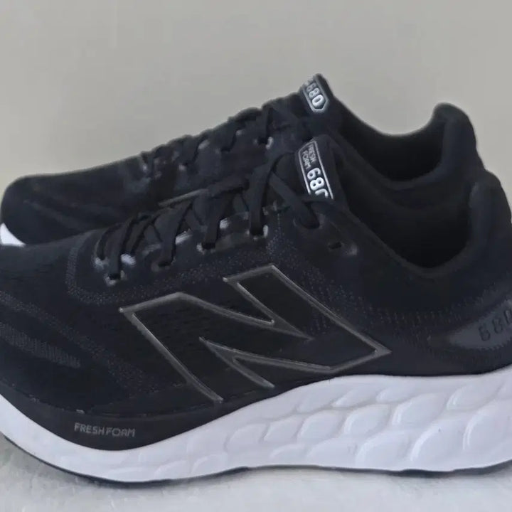 [BUNJANG] New Balance Fresh Foam 680v8 Running Shoes / [280] 뉴발란스 프레쉬폼 680V8 블랙화이트