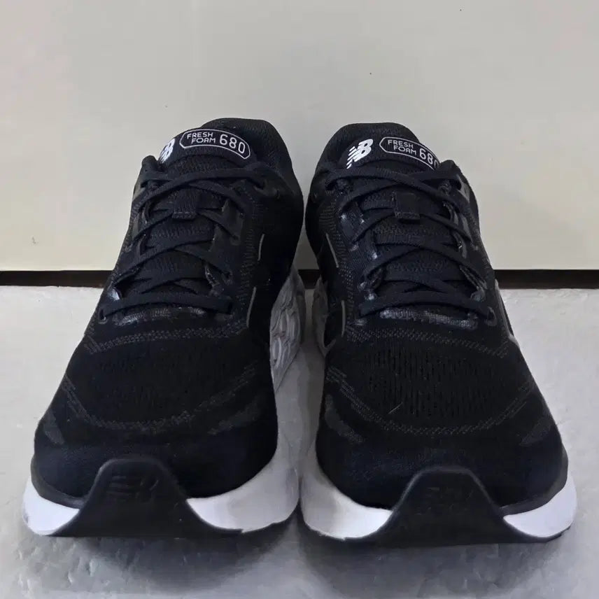 [BUNJANG] New Balance Fresh Foam 680v8 Running Shoes / [280] 뉴발란스 프레쉬폼 680V8 블랙화이트