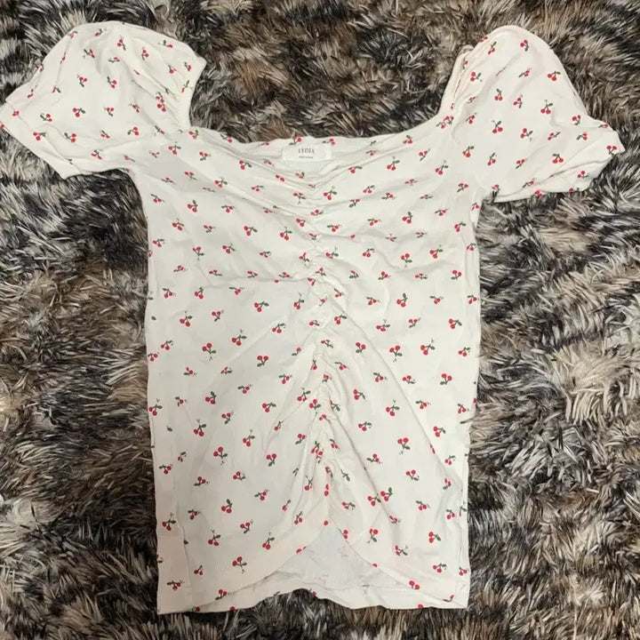 [BUNJANG] Cherry Pattern Shirring Off-Shoulder Short Sleeve Top / 여름옷// 체리 패턴 셔링 오프숄더 반팔