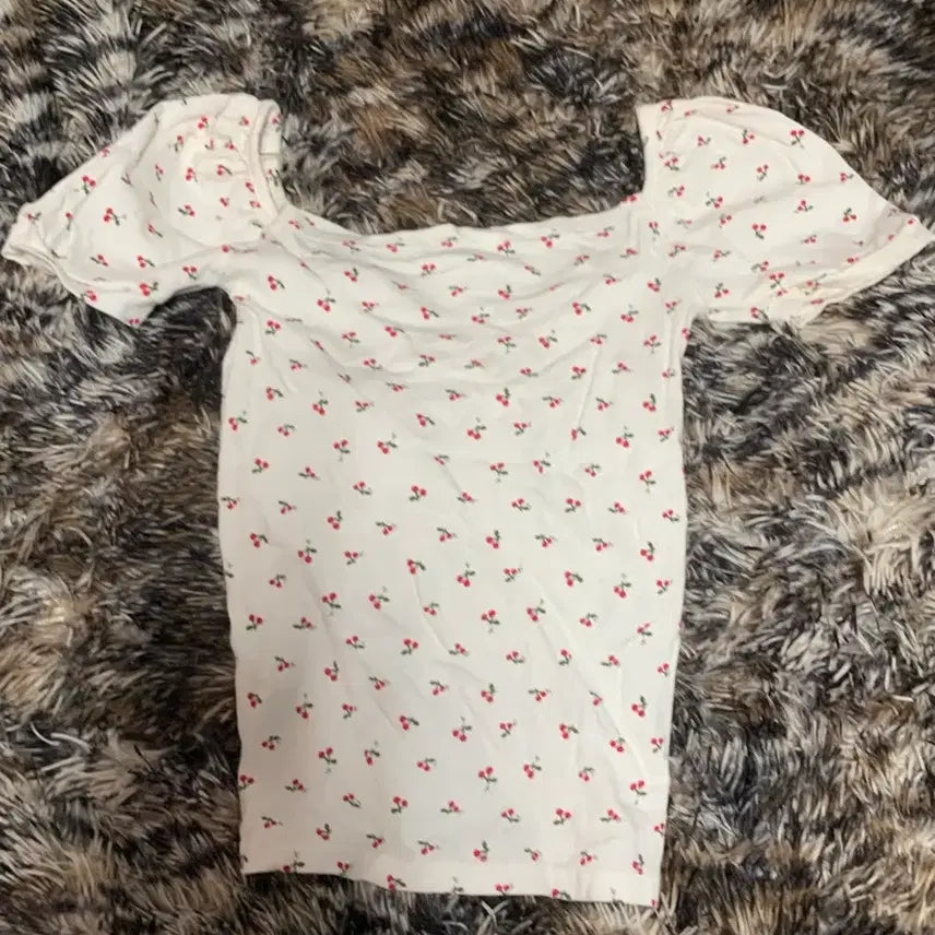 [BUNJANG] Cherry Pattern Shirring Off-Shoulder Short Sleeve Top / 여름옷// 체리 패턴 셔링 오프숄더 반팔