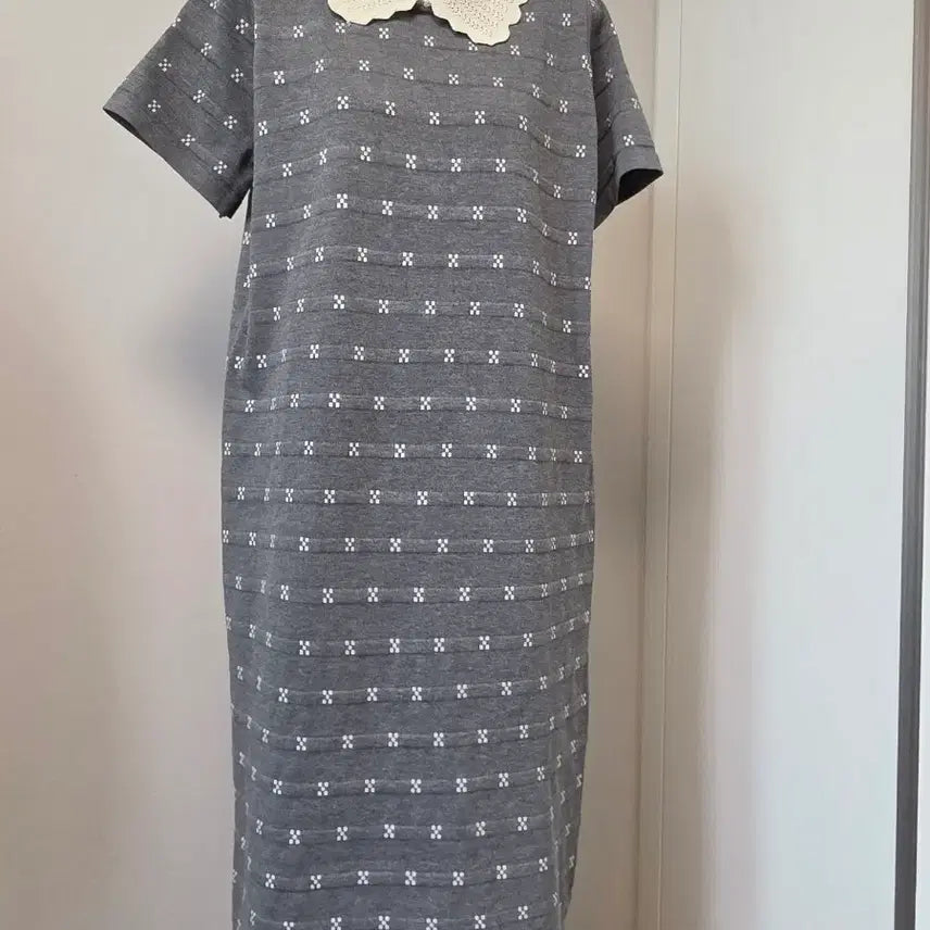 [BUNJANG] Gray Short-Sleeve Long Dress with Lace Collar / 레이스 칼라 그레이 반팔 롱 원피스