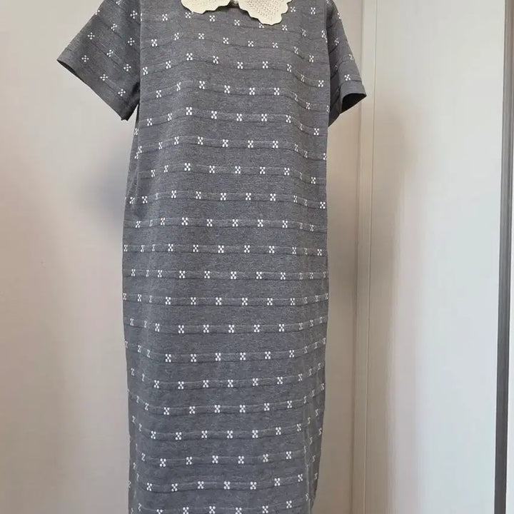 [BUNJANG] Gray Short-Sleeve Long Dress with Lace Collar / 레이스 칼라 그레이 반팔 롱 원피스