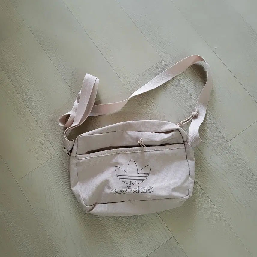 [BUNJANG] Adidas Crossbody Bag / 아디다스 크로스백 ( 거의새거 )