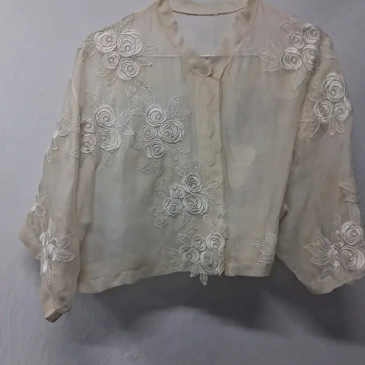 [BUNJANG] Ivory Lace Rose Crop Jacket Blouse / 레이스 장미 울 자켓 아이보리 크롭 블라우스 외  검정니트 3천