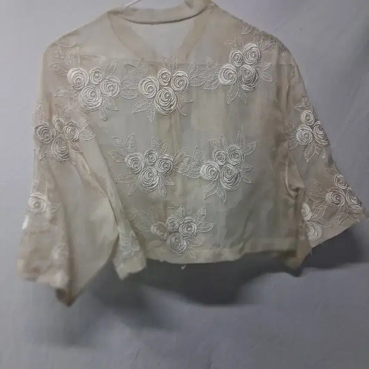 [BUNJANG] Ivory Lace Rose Crop Jacket Blouse / 레이스 장미 울 자켓 아이보리 크롭 블라우스 외  검정니트 3천