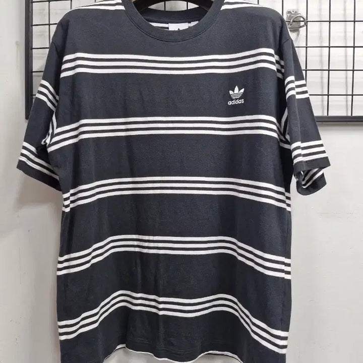 [BUNJANG] Adidas Three Stripe Short Sleeve T-Shirt / 105-110XXL 아디다스 쓰리 스트라이프 반팔티.