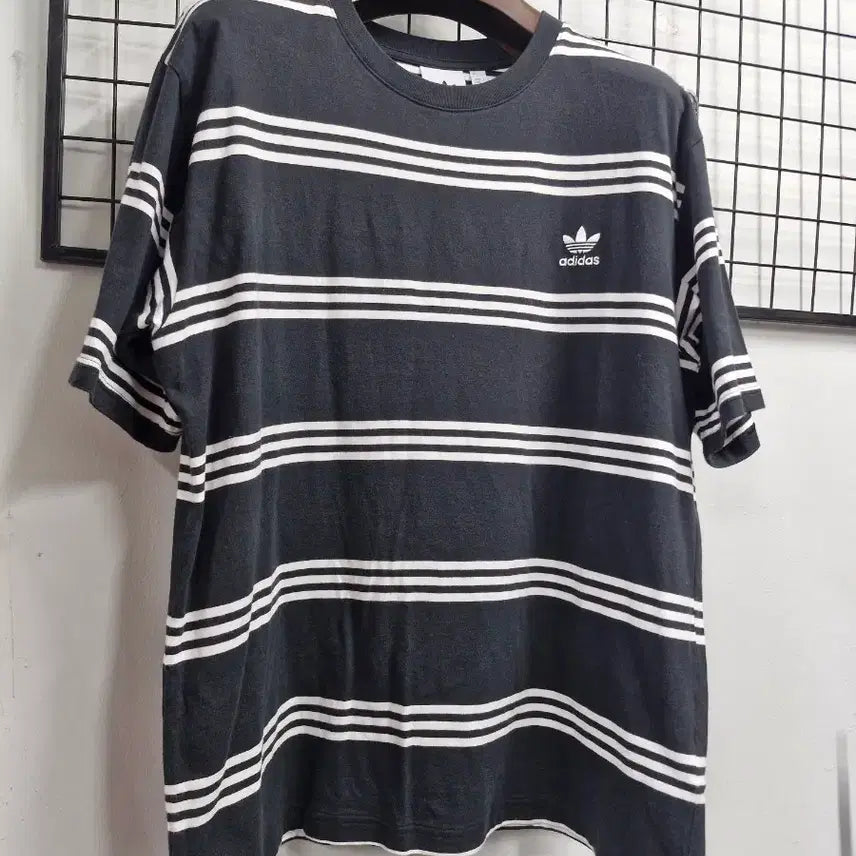 [BUNJANG] Adidas Three Stripe Short Sleeve T-Shirt / 105-110XXL 아디다스 쓰리 스트라이프 반팔티.