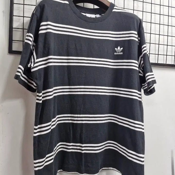 [BUNJANG] Adidas Three Stripe Short Sleeve T-Shirt / 105-110XXL 아디다스 쓰리 스트라이프 반팔티.