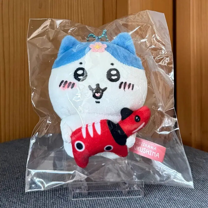 [BUNJANG] Chiikawa Fukushima Limited Akabeko Mascot (Hachware) / 치이카와 후쿠시마 한정 아카베코 마스코트 (하치와레)