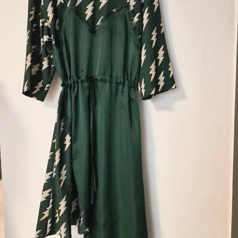 [BUNJANG] Juicy Judy Lightning Print Layered Dress / 쥬시쥬디 번개프린트레이어드형원피스