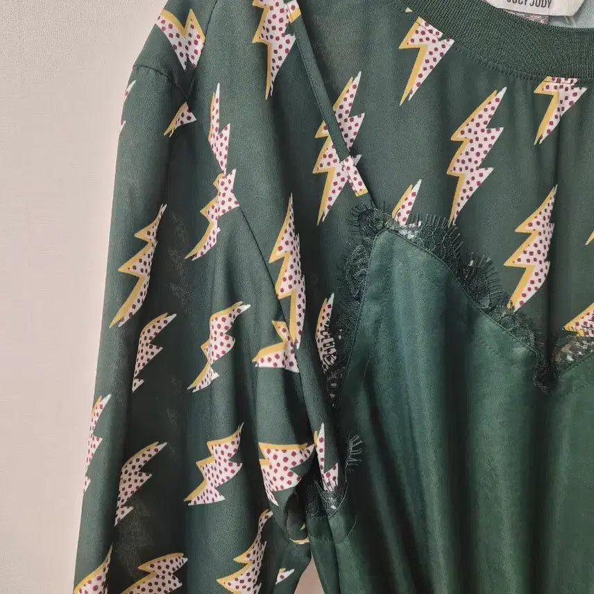 [BUNJANG] Juicy Judy Lightning Print Layered Dress / 쥬시쥬디 번개프린트레이어드형원피스