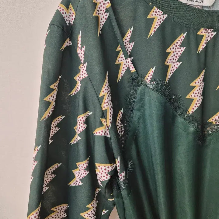 [BUNJANG] Juicy Judy Lightning Print Layered Dress / 쥬시쥬디 번개프린트레이어드형원피스