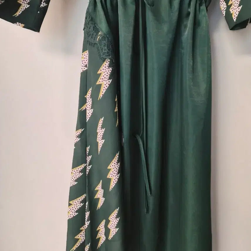 [BUNJANG] Juicy Judy Lightning Print Layered Dress / 쥬시쥬디 번개프린트레이어드형원피스