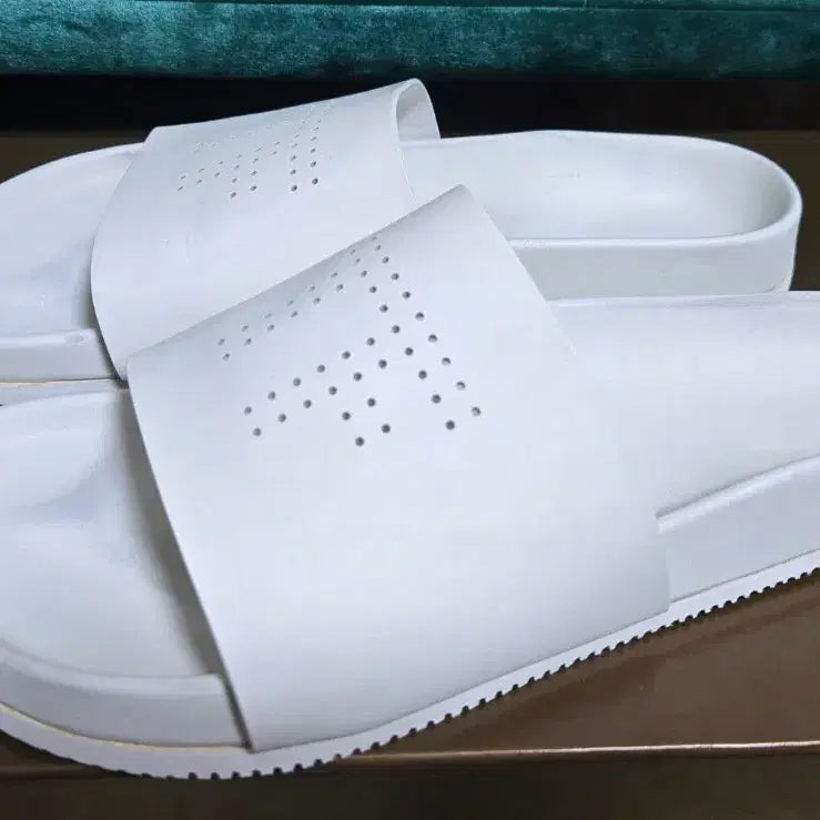 [BUNJANG] Tom Ford TF Punch Logo Leather Slides Size 10 / 톰포드 TF 펀칭로고 슬리퍼 10사이즈.