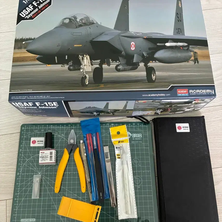 [BUNJANG] Academy F-15E 1/48 Scale Plastic Model Kit + Tool Set / 아카데미 F-15E 프라모델 + 공구 세트