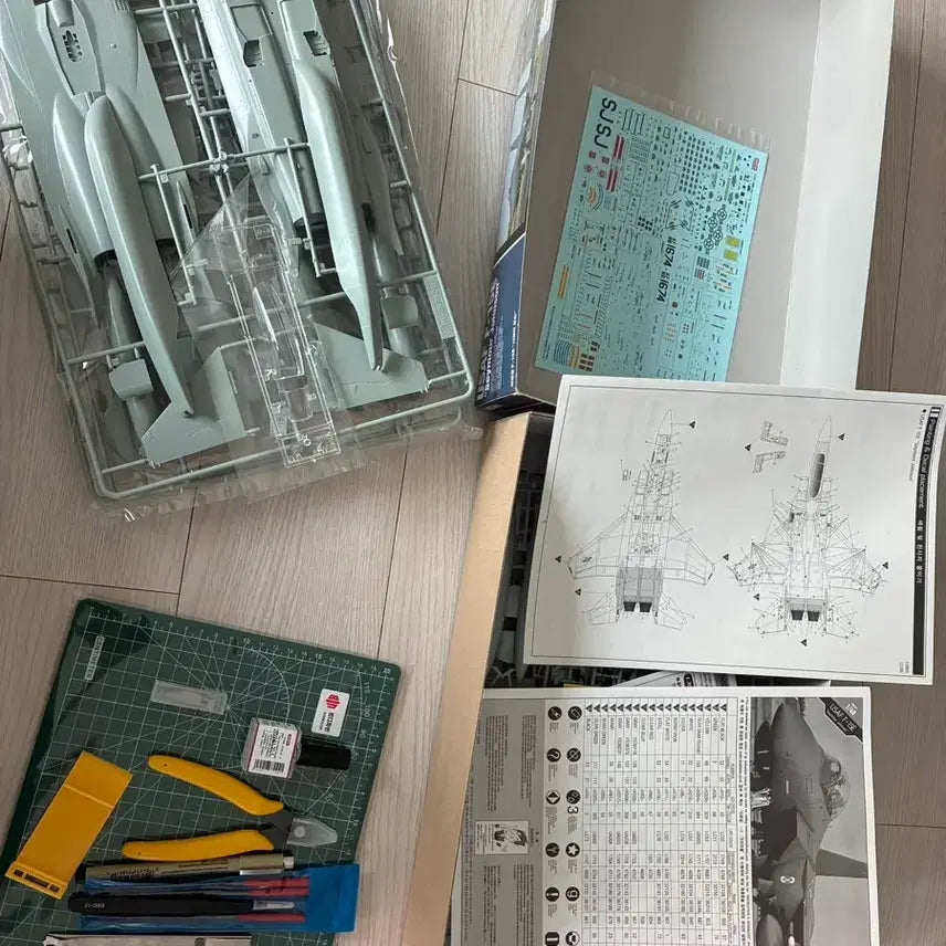 [BUNJANG] Academy F-15E 1/48 Scale Plastic Model Kit + Tool Set / 아카데미 F-15E 프라모델 + 공구 세트