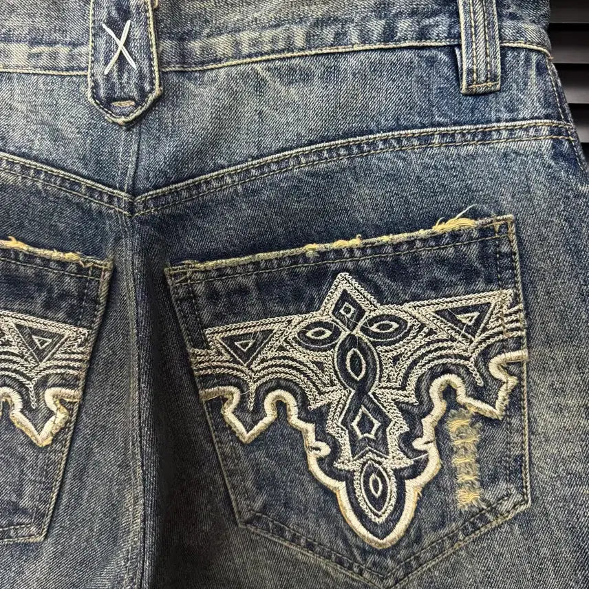 [BUNJANG] ANTIK DENIM Washed Denim Western Ethnic Embroidered Pocket Shorts / ANTIK DENIM 워싱 데님 웨스턴 에스닉 자수 포켓 반바지 32