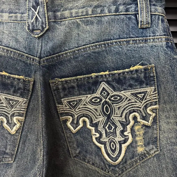 [BUNJANG] ANTIK DENIM Washed Denim Western Ethnic Embroidered Pocket Shorts / ANTIK DENIM 워싱 데님 웨스턴 에스닉 자수 포켓 반바지 32