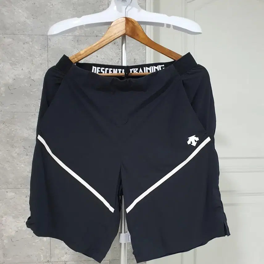 [SOLD OUT] 데상트 트레이닝 기능성 반바지 L