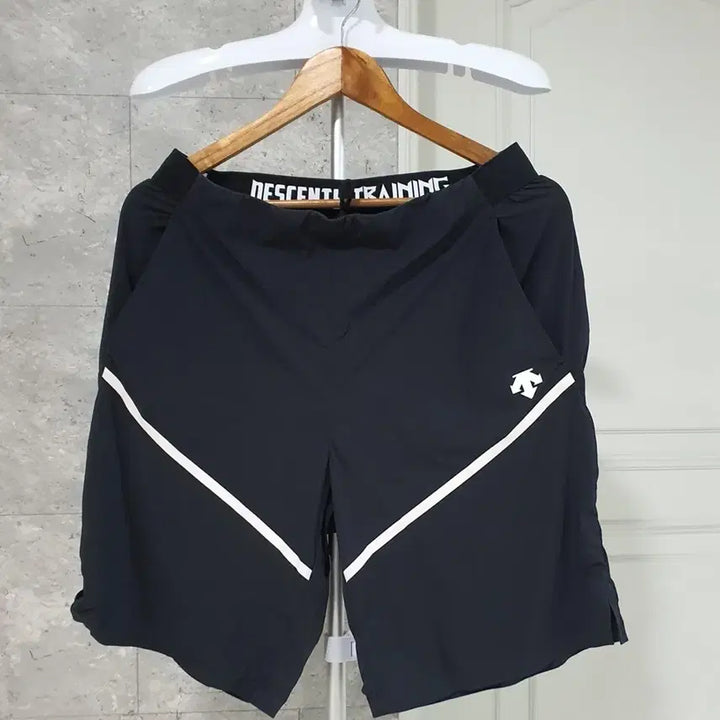 [SOLD OUT] 데상트 트레이닝 기능성 반바지 L